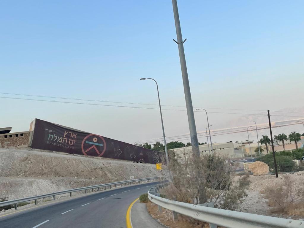 Queen Of The Dead Sea By Crown Neve Zohar Exterior foto